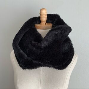 NWT American Eagle faux fur scarf black one size